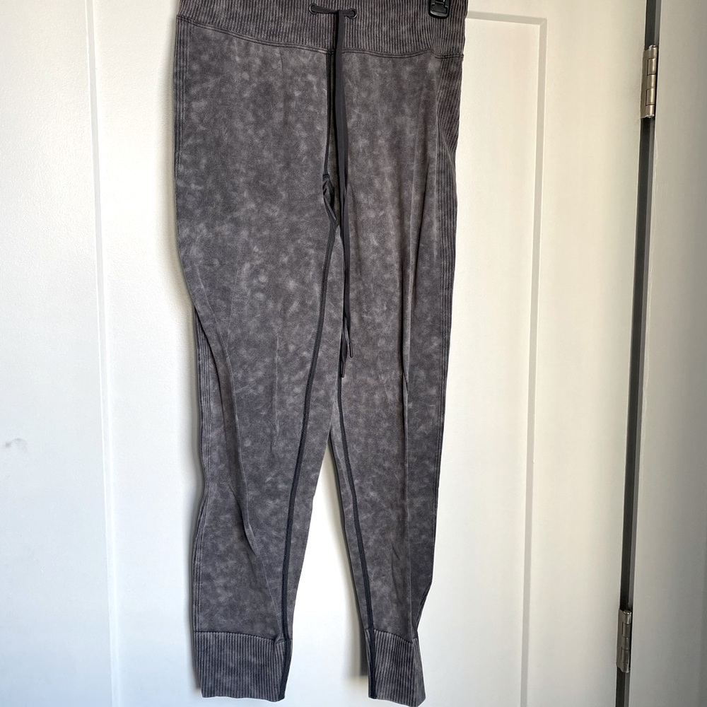VICTORIA SECRET (PINK) PURPLE LEGGINGS
